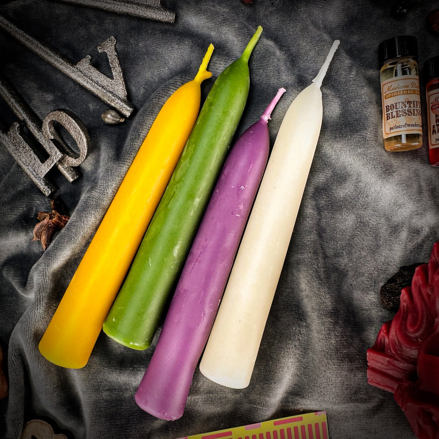 Moon Svaroh Manifesting Candle 